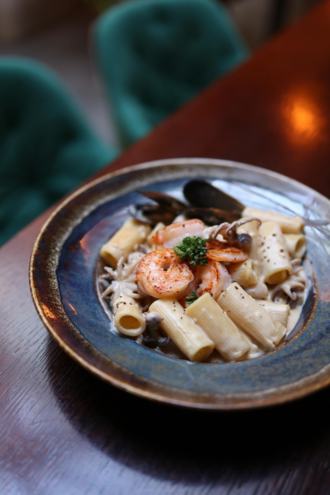 Paccheri aux fruits de mer, gambas et moules, sauce crème